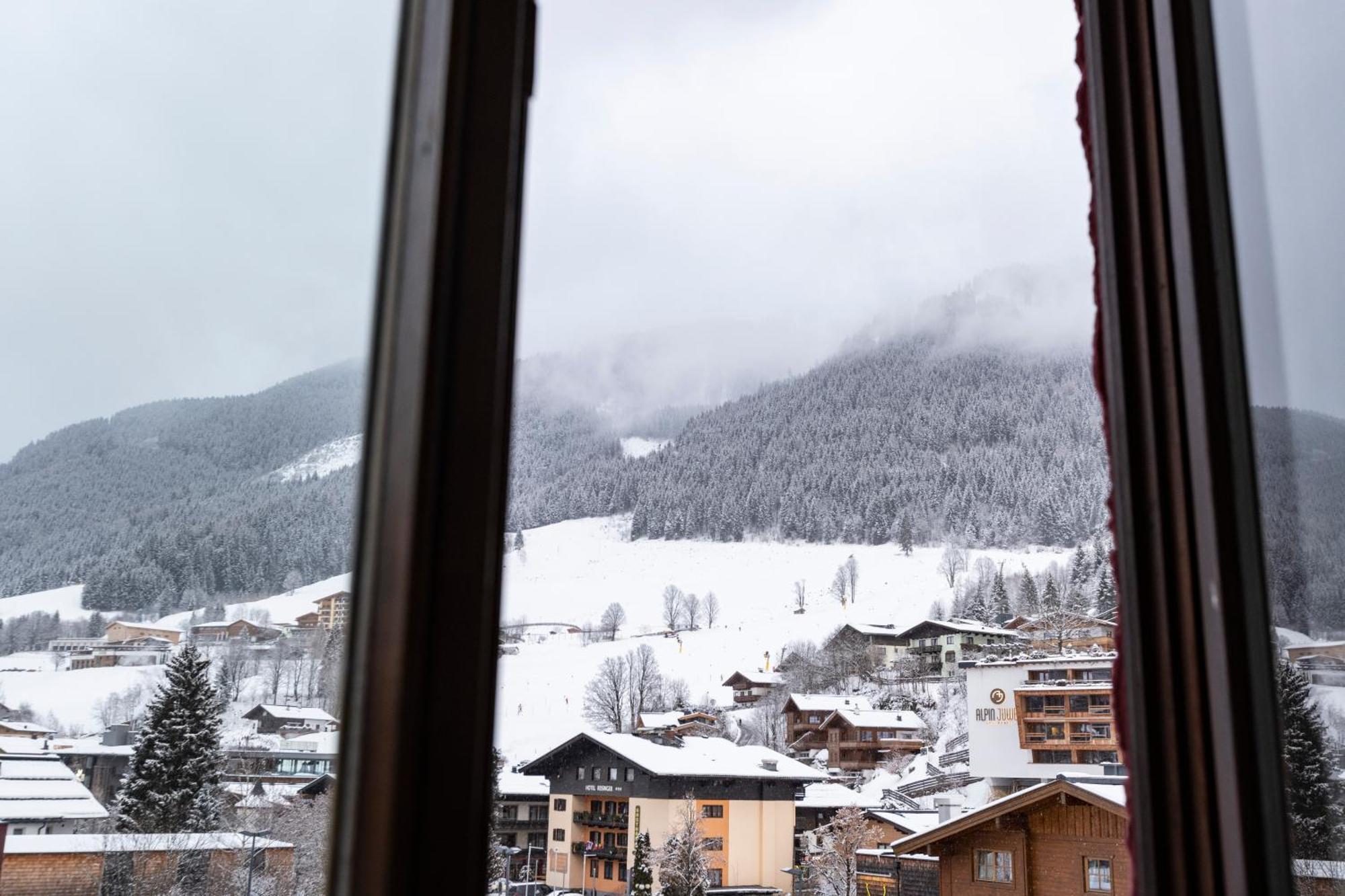 Hotel Pinzgauerhof Ski & Bike - Inclusive Evening Dinner Saalbach-Hinterglemm Exterior photo
